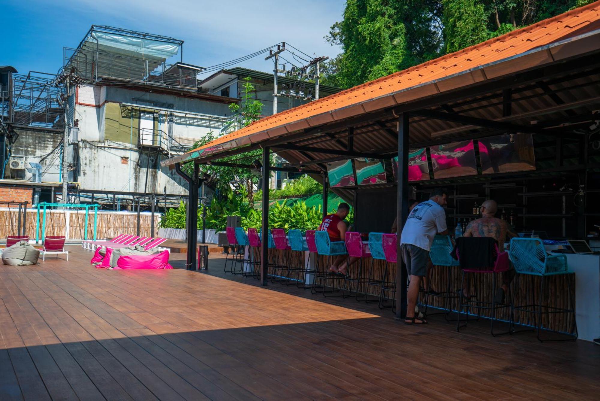 Base Party Hostel Ao Nang Buitenkant foto
