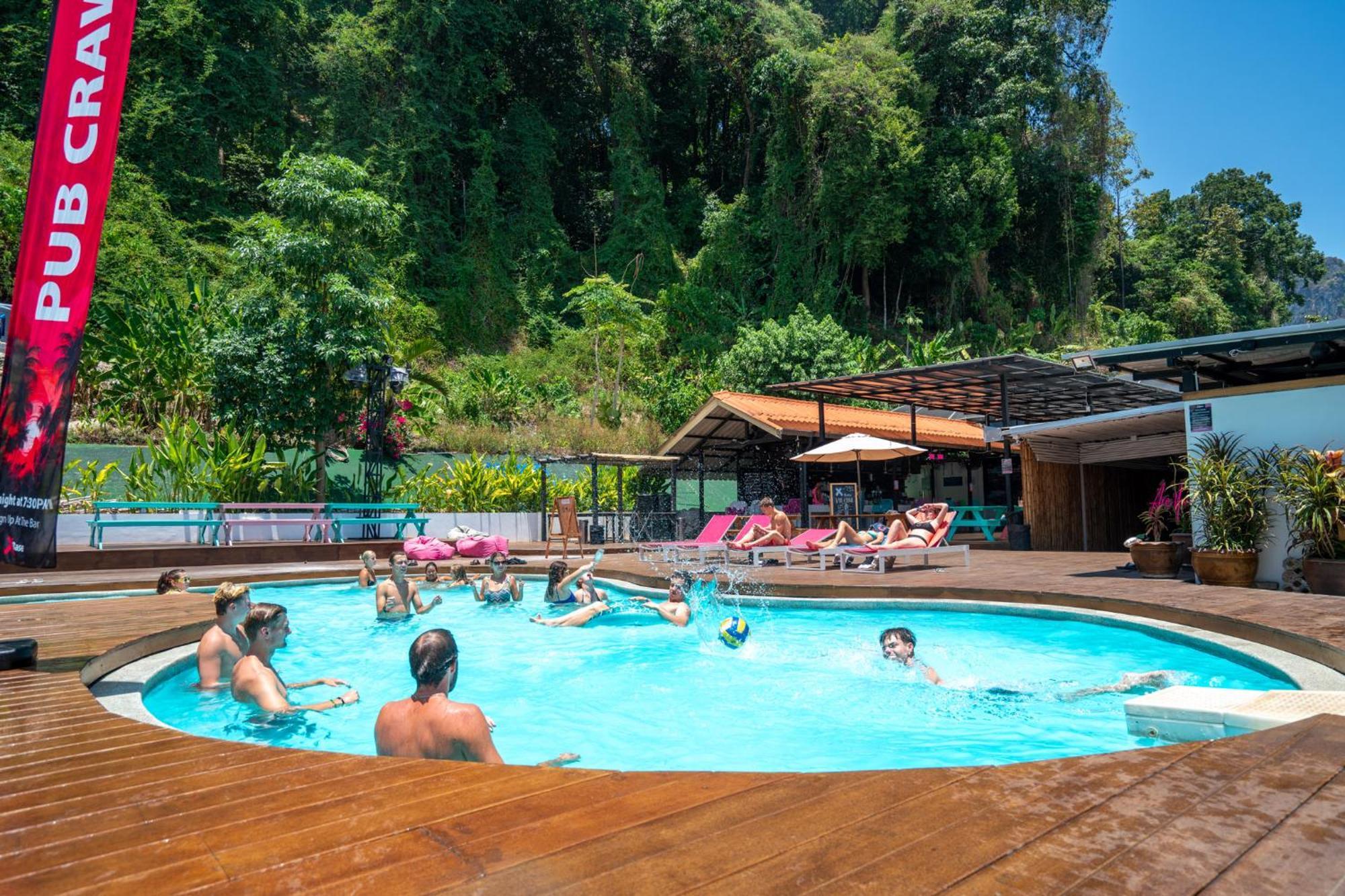 Base Party Hostel Ao Nang Buitenkant foto