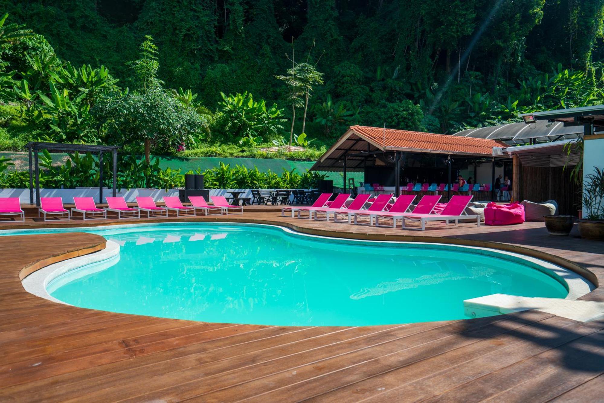 Base Party Hostel Ao Nang Buitenkant foto