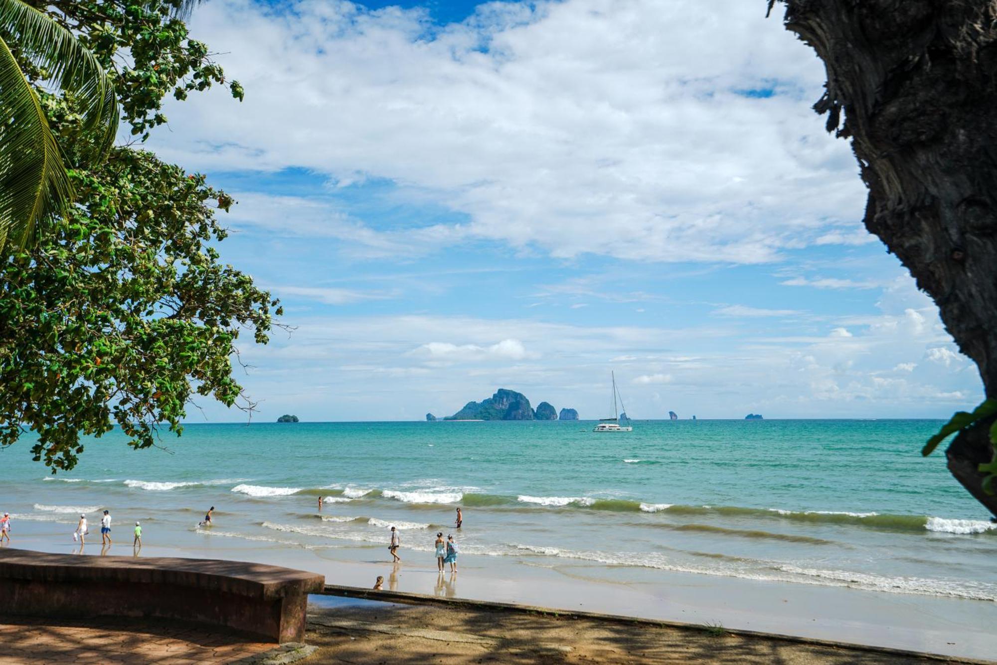 Base Party Hostel Ao Nang Buitenkant foto